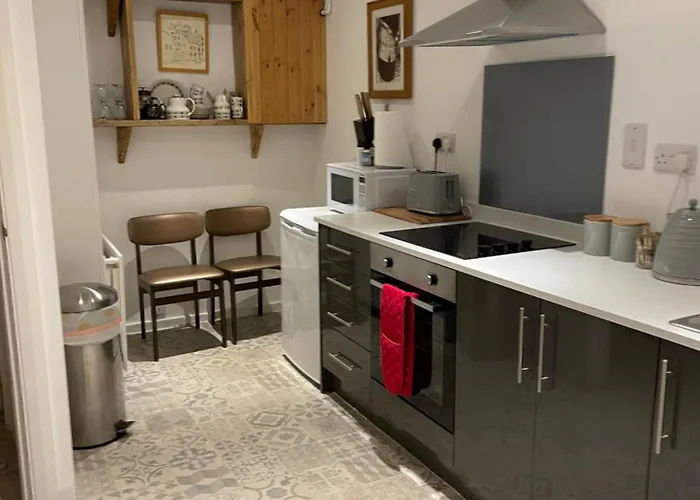 With Parking Permit アパート