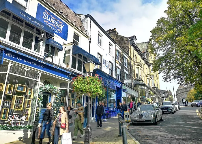 With Parking Permit アパート